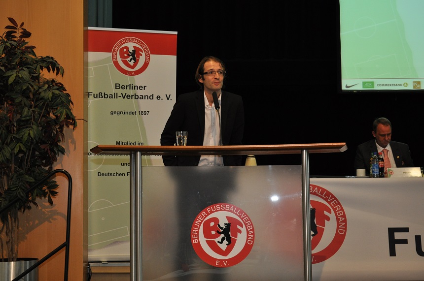 Das Präsidialmitglied für Fußballentwicklung Lyés Bouziane. Foto: Franziska Rein